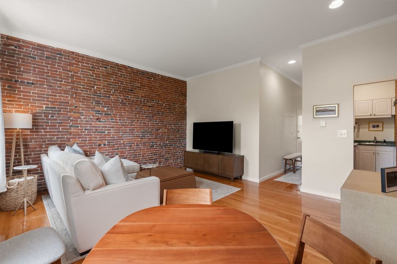 17 Dwight St #3 - Photo 7 of 19