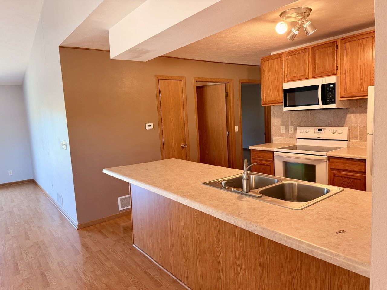 7539 Creek Bnd #7539 - Photo 6 of 20