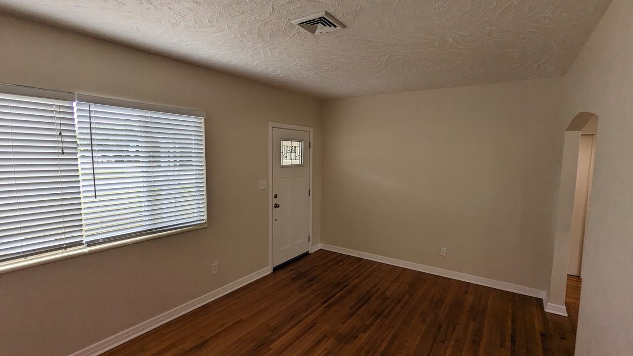 501 37th Ave Ne #NA - Photo 4 of 26
