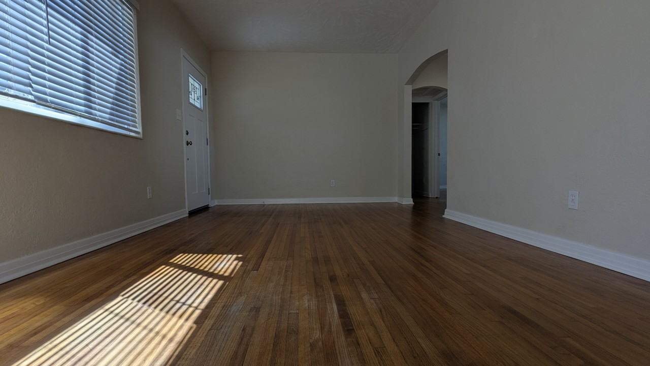 501 37th Ave Ne #NA - Photo 5 of 26