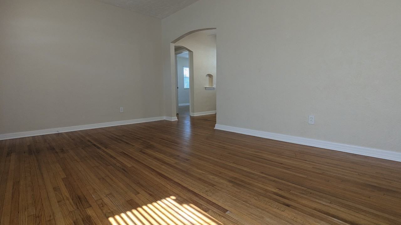 501 37th Ave Ne #NA - Photo 7 of 26