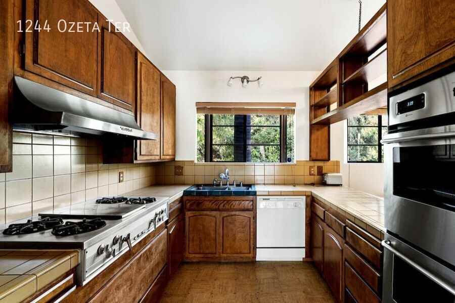 1244 Ozeta Ter - Photo 3 of 12