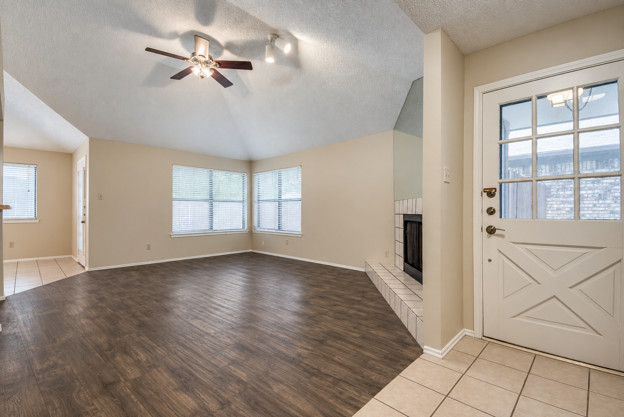 525 Grace Ln - Photo 6 of 20