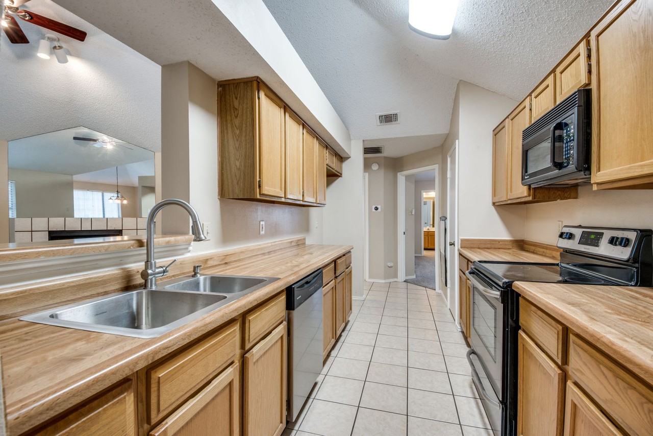 525 Grace Ln - Photo 7 of 20