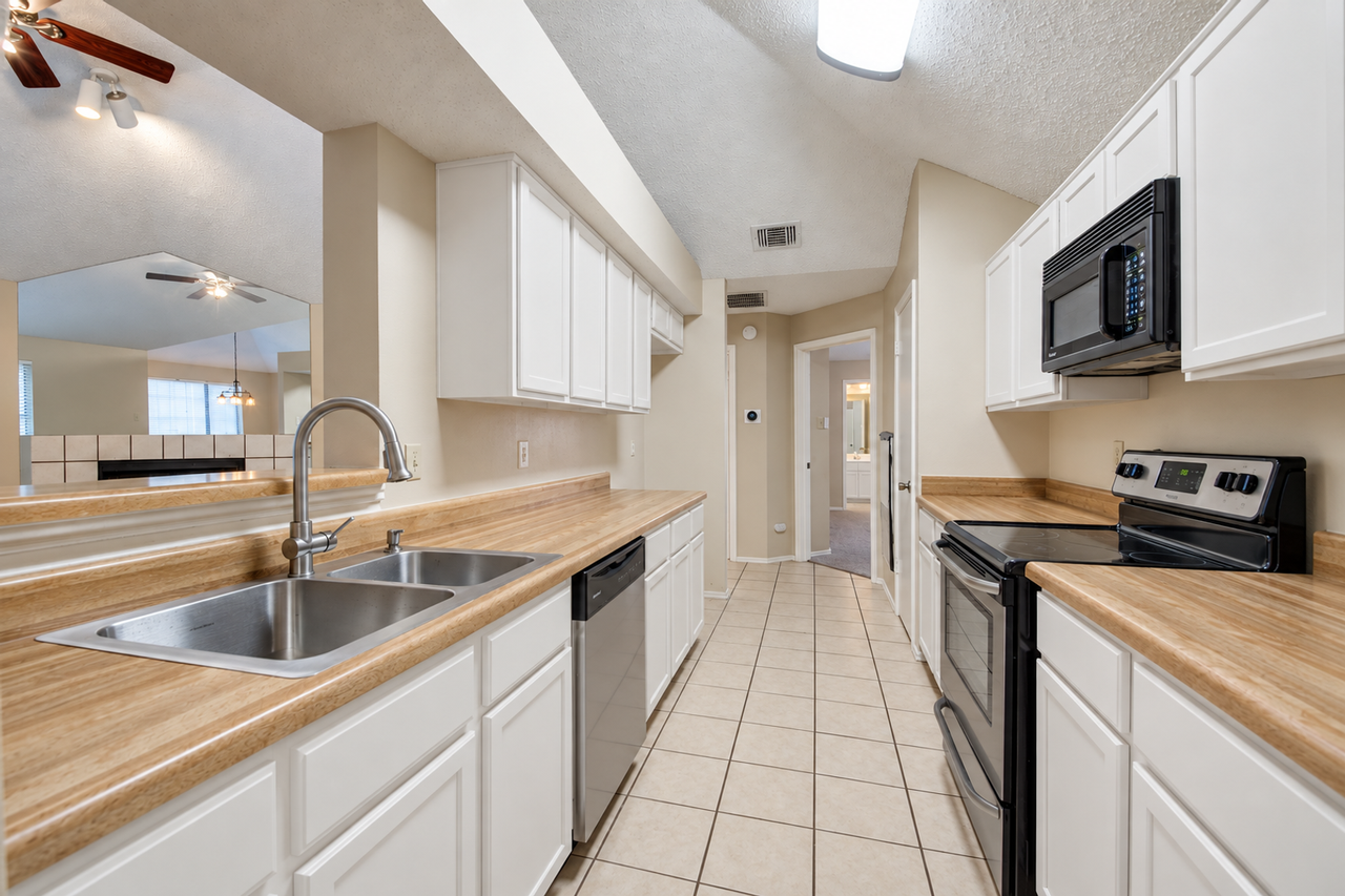 525 Grace Ln - Photo 4 of 12