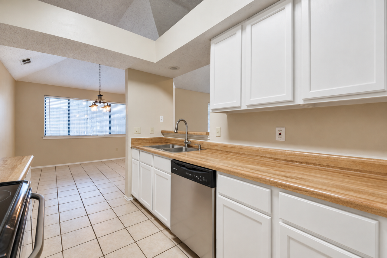 525 Grace Ln - Photo 6 of 12