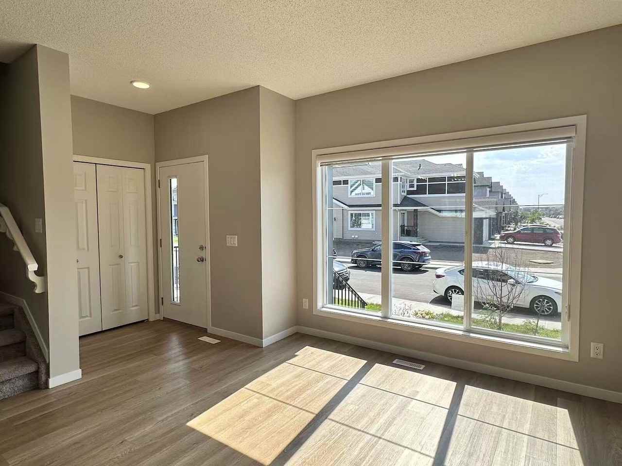 15840 19 Ave Sw - Photo 2 of 16