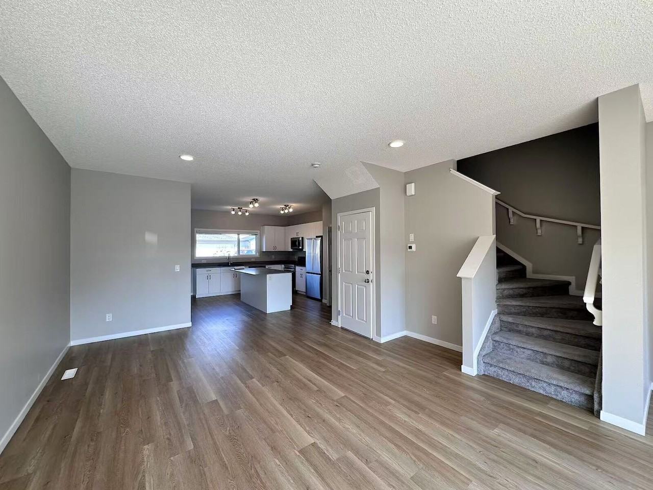 15840 19 Ave Sw - Photo 5 of 16