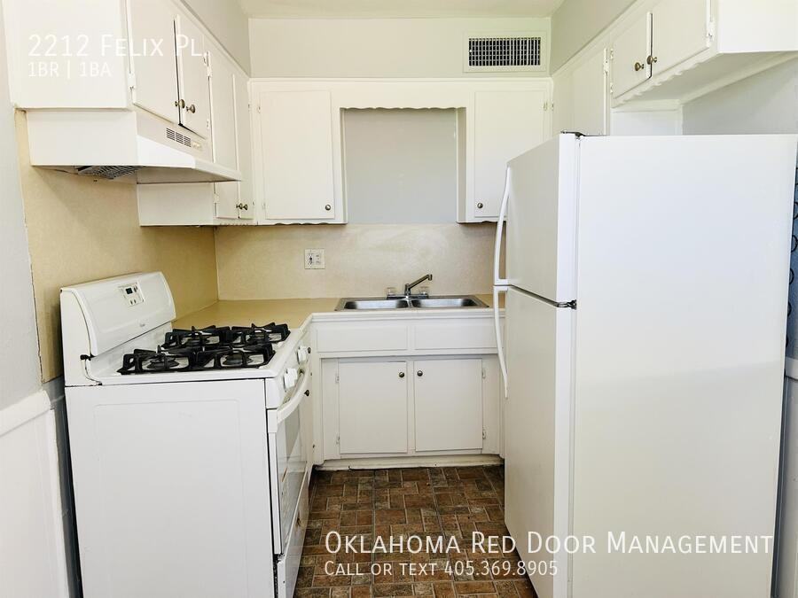 2212 Felix Pl #103 - Photo 5 of 21