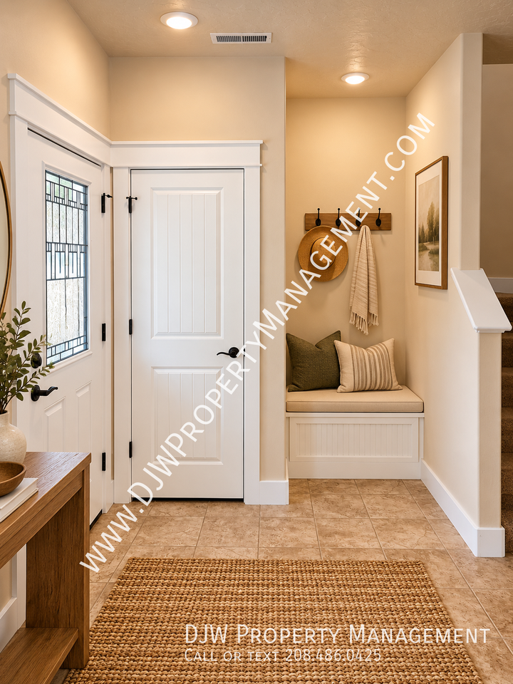 946 E Winding Creek Dr - Photo 2 of 14