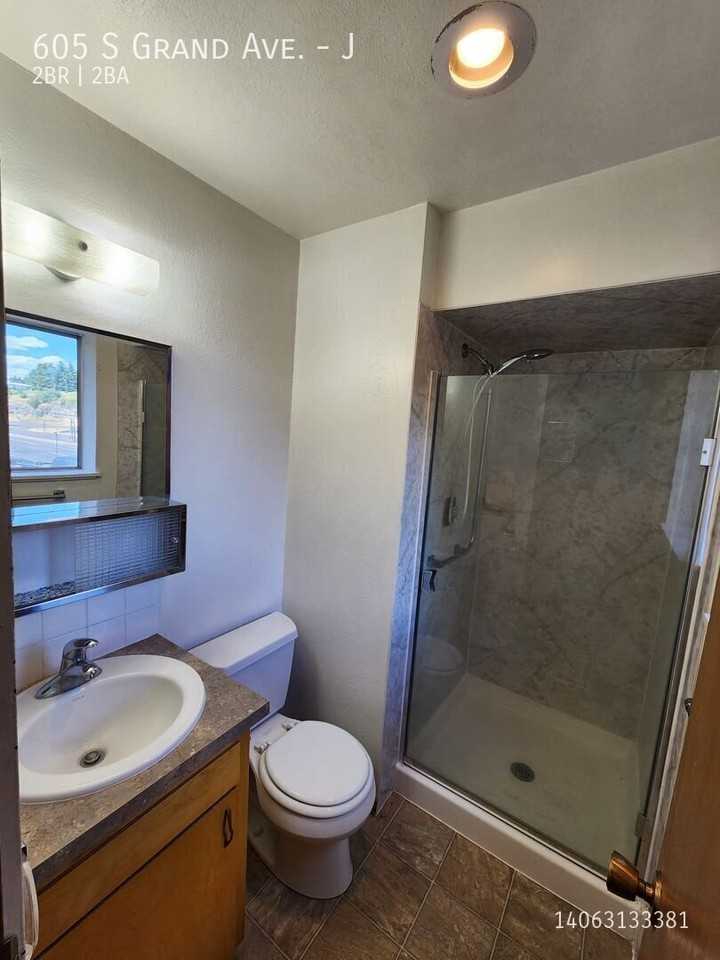 605 S Grand Ave #J - Photo 7 of 20