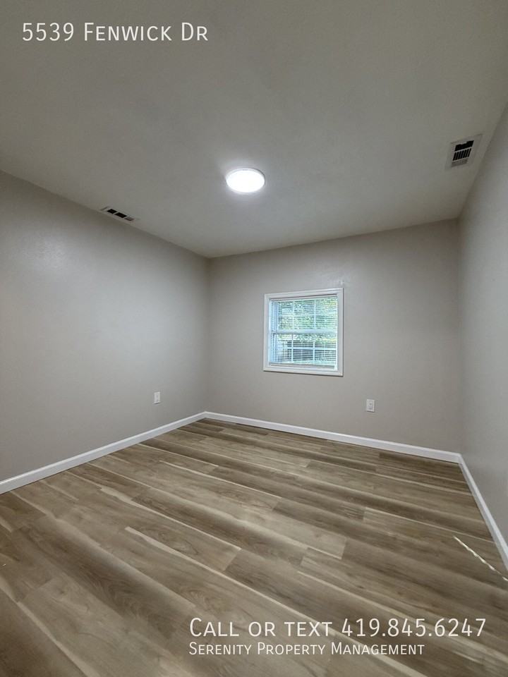 5539 Fenwick Dr - Photo 2 of 11