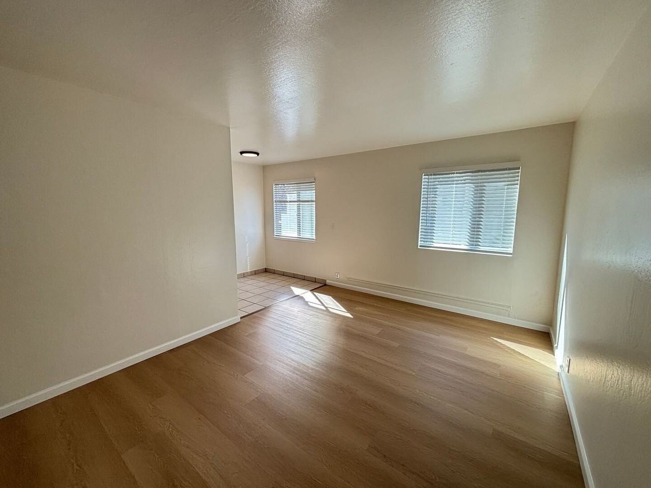 2223 Bonar St #B - Photo 2 of 23