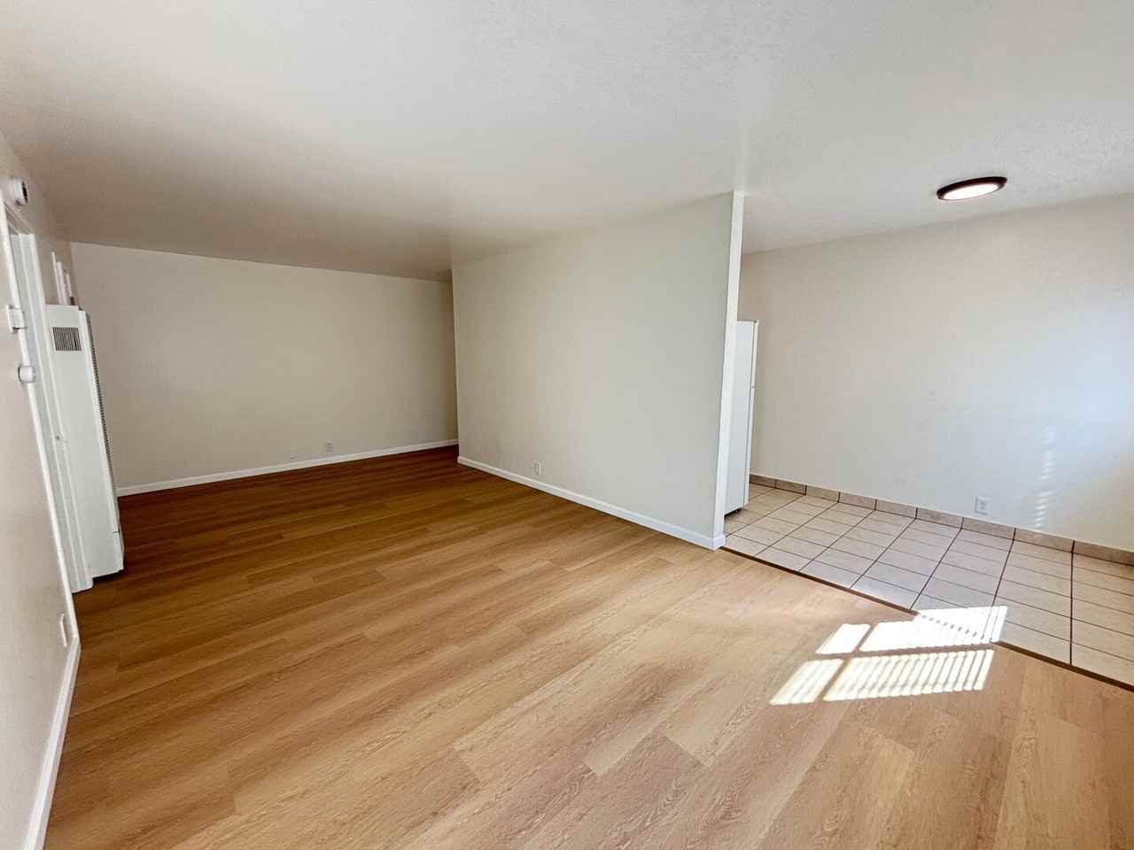 2223 Bonar St #B - Photo 4 of 23
