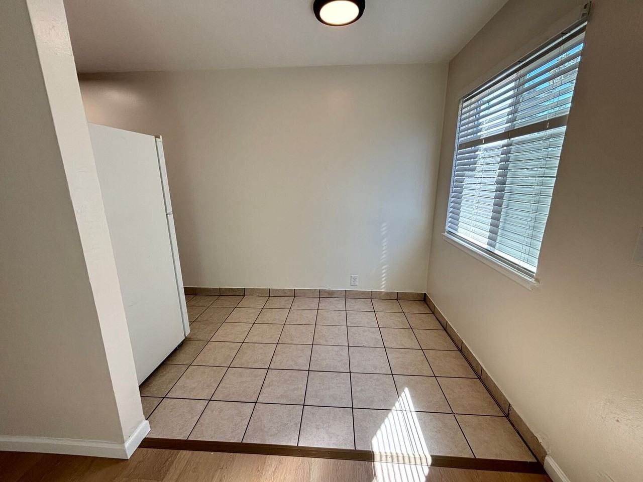 2223 Bonar St #B - Photo 5 of 23