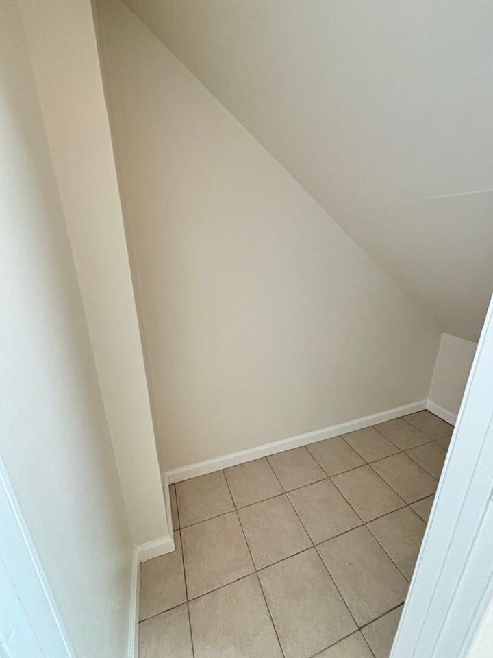 2223 Bonar St #B - Photo 7 of 23