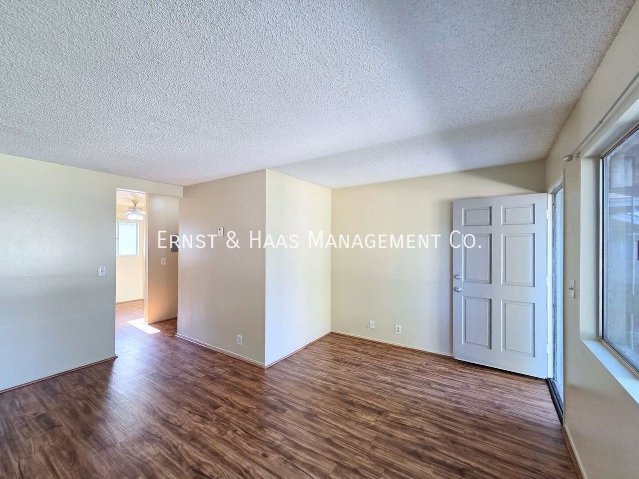 511 1/2 Bayport St - Photo 3 of 18