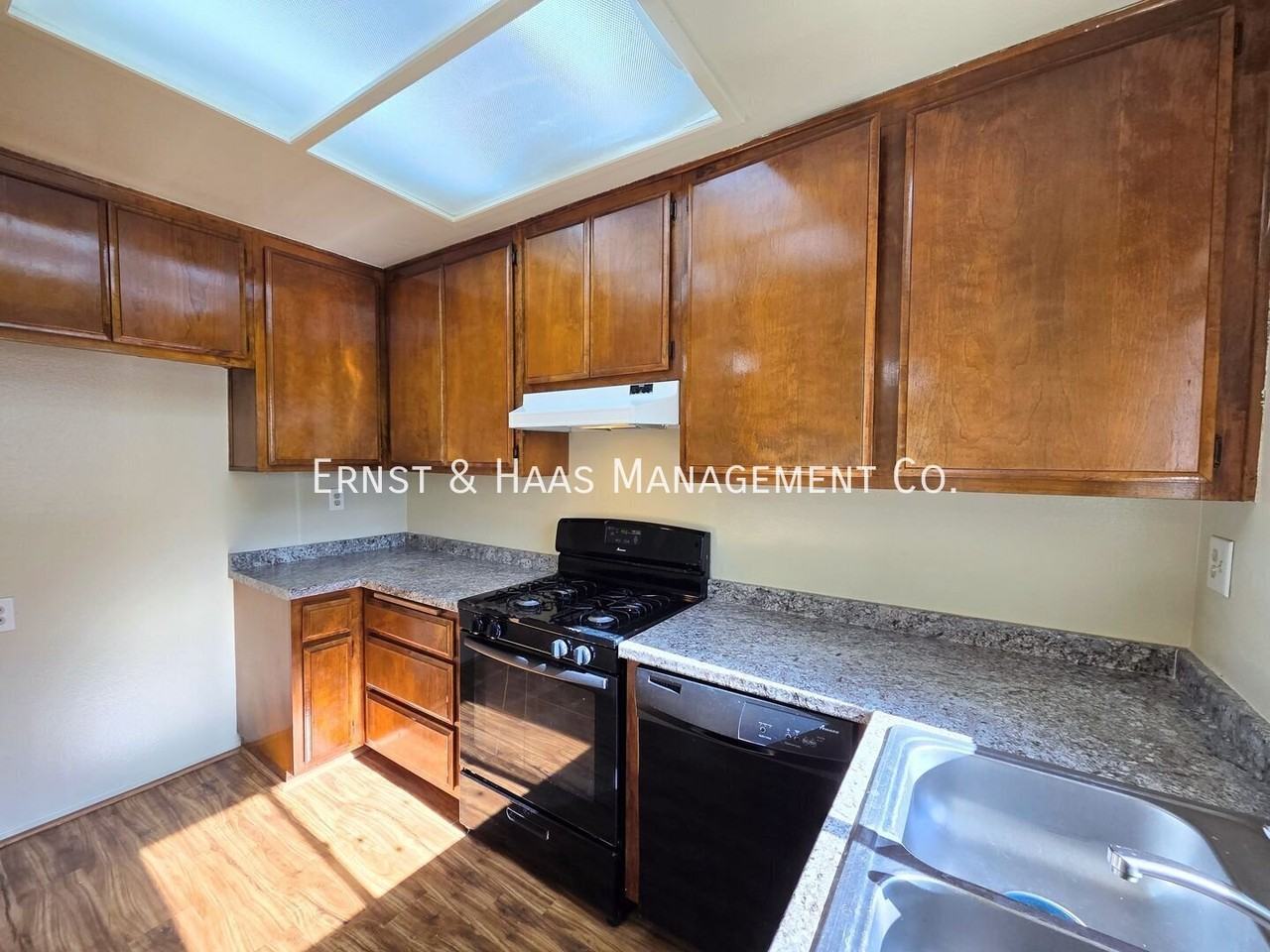 511 1/2 Bayport St - Photo 6 of 18