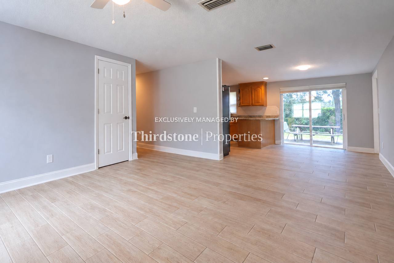 2867 Goldenrod Cir E - Photo 2 of 18