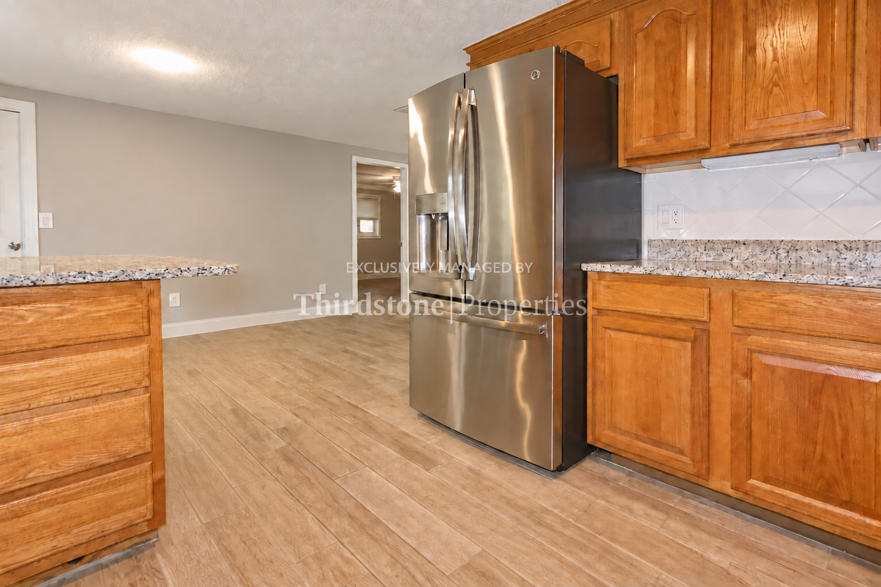 2867 Goldenrod Cir E - Photo 5 of 18