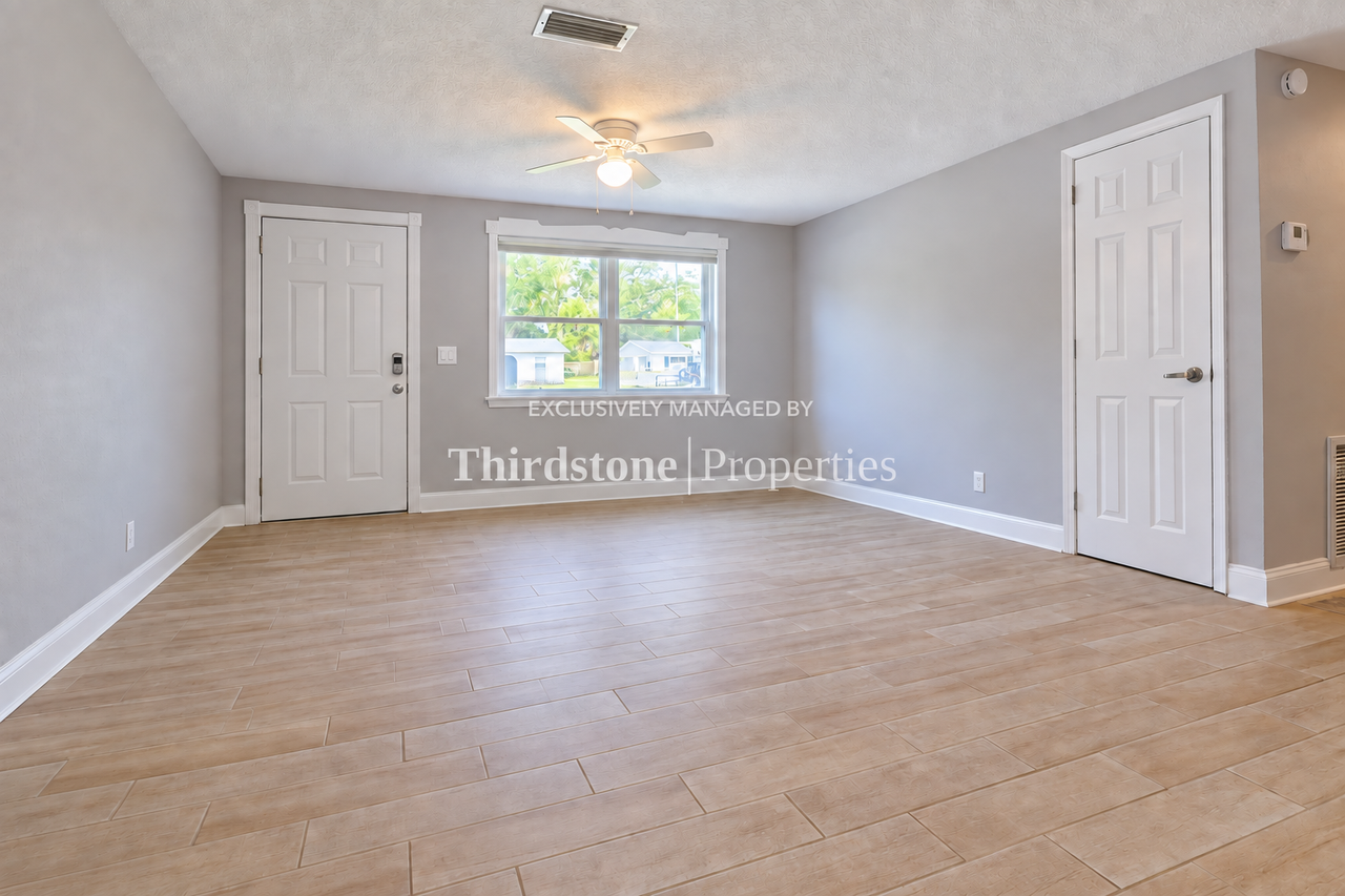 2867 Goldenrod Cir E - Photo 6 of 18