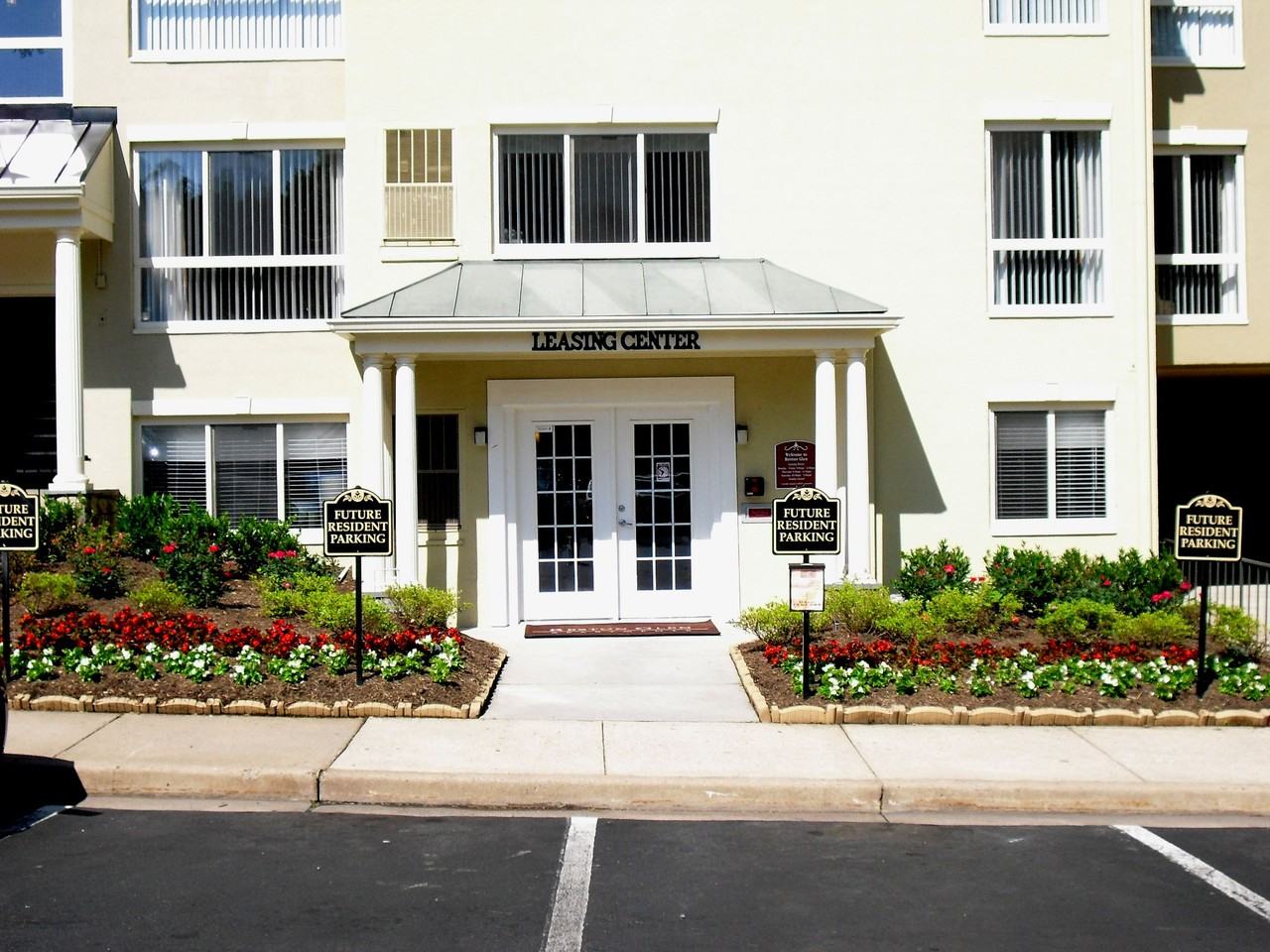 Reston Glen - Photo 3 of 14