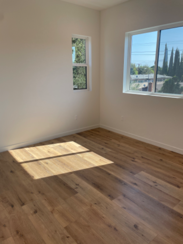 4925 Kester Ave - Photo 6 of 14