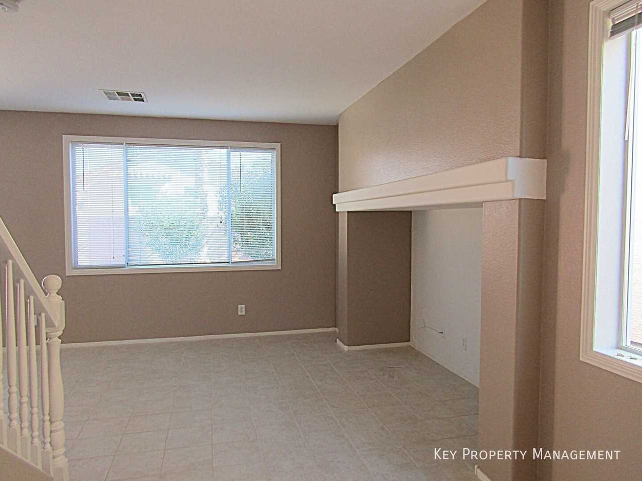 6060 Laughing Creek St - Photo 3 of 34