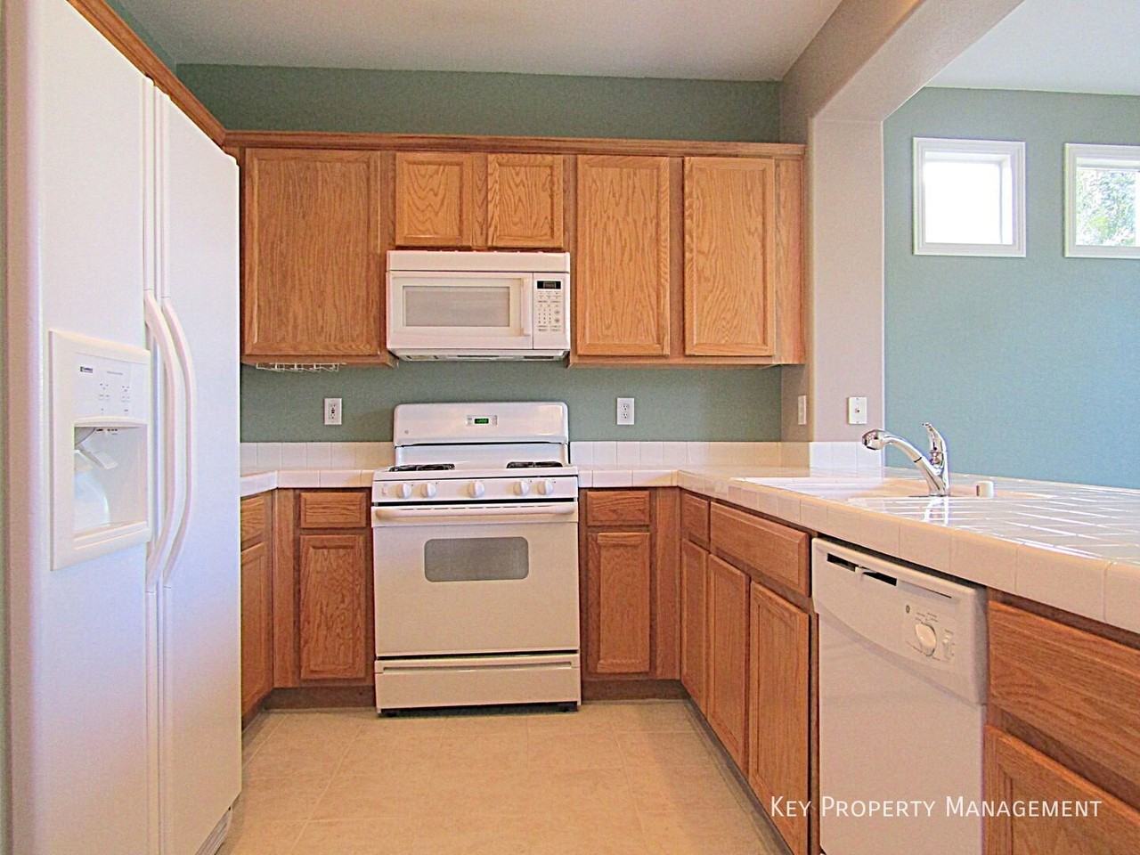 6060 Laughing Creek St - Photo 7 of 34