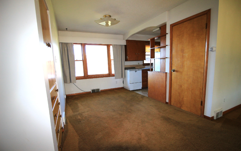 1 W College St - Photo 2 of 11