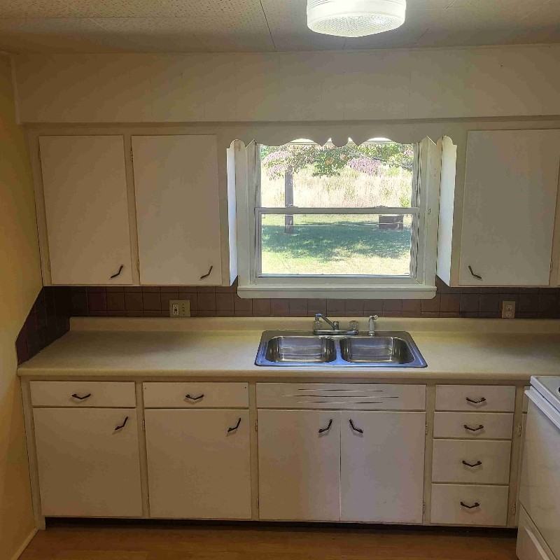 3035 Hampton Rd - Photo 5 of 7