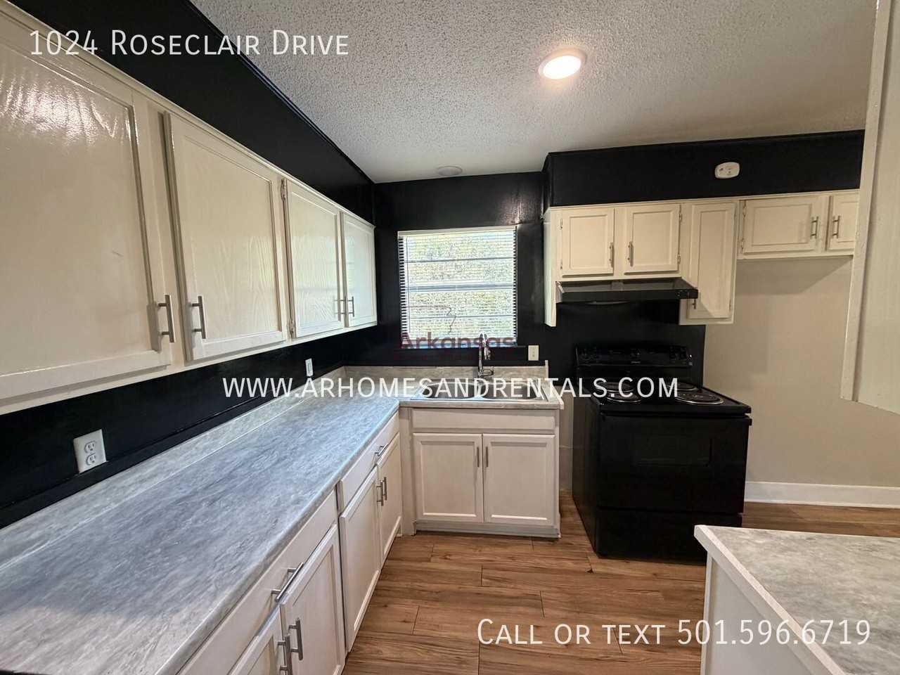 1024 Roseclair Dr - Photo 4 of 14