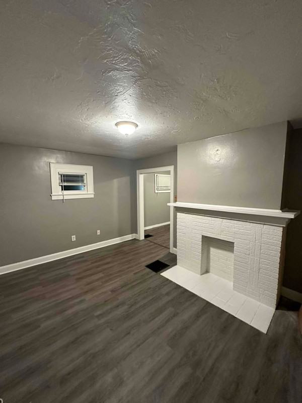 476 Graham St - Photo 4 of 9