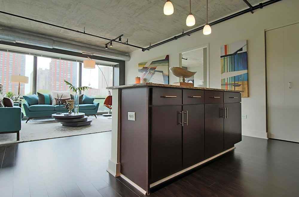 913 S Clark St - Photo 7 of 21
