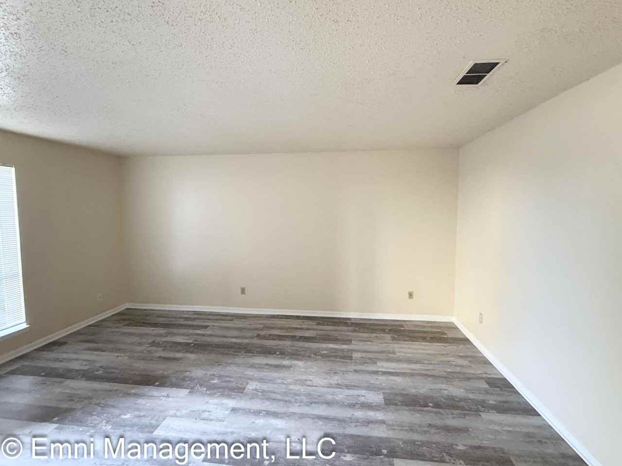 205 Oak Trail Dr #C - Photo 3 of 22
