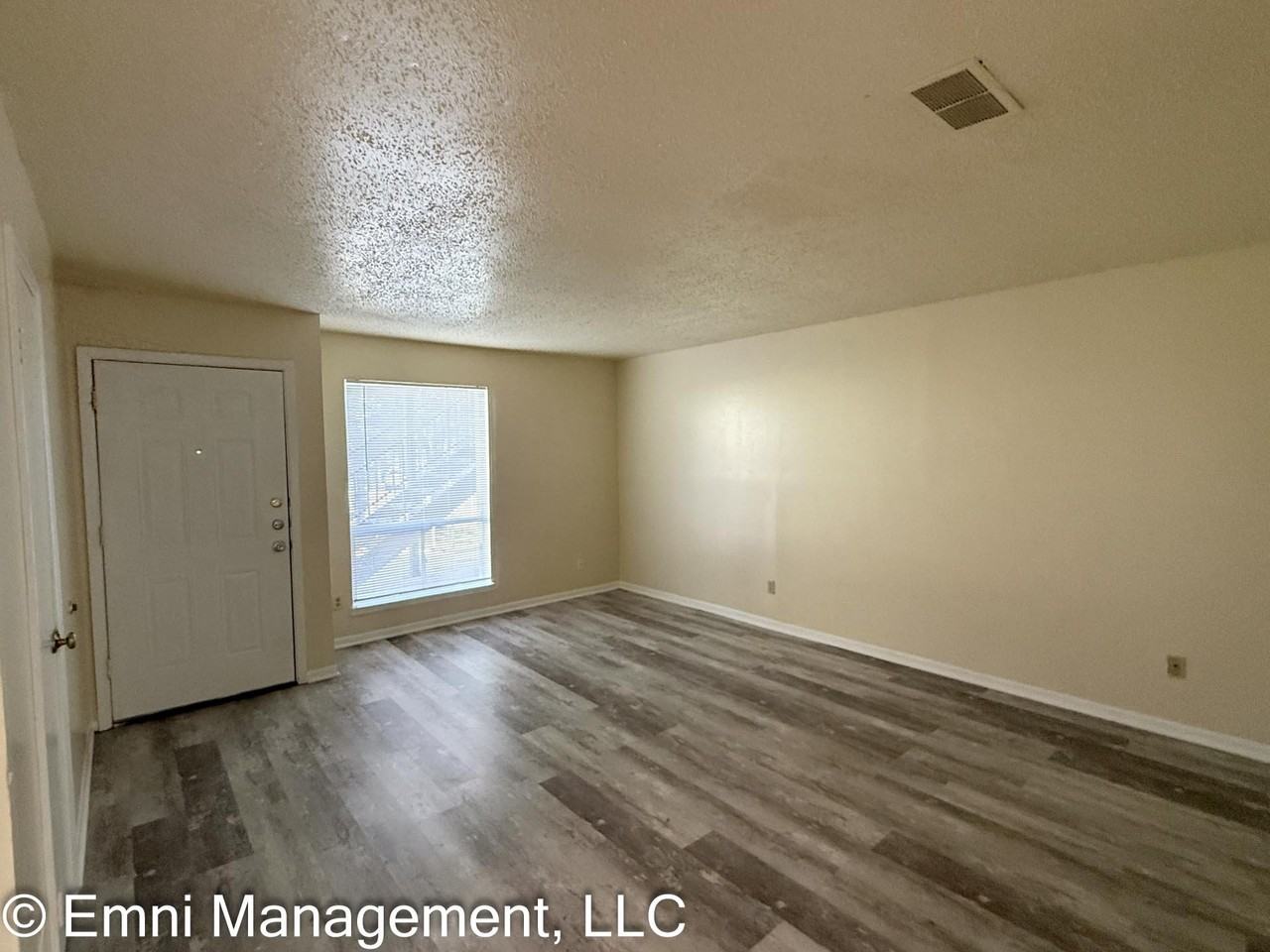 205 Oak Trail Dr #C - Photo 4 of 22