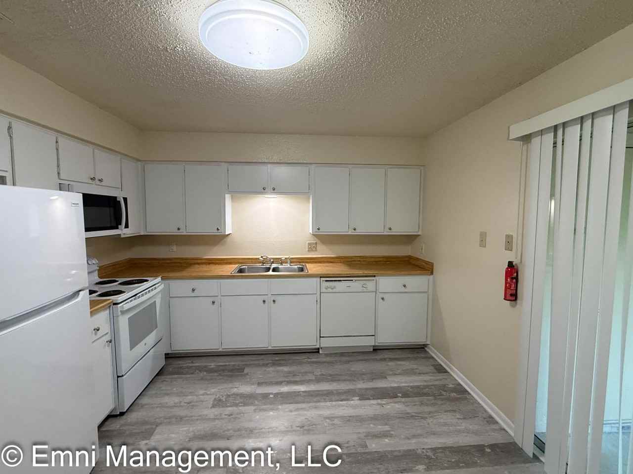 205 Oak Trail Dr #C - Photo 7 of 22
