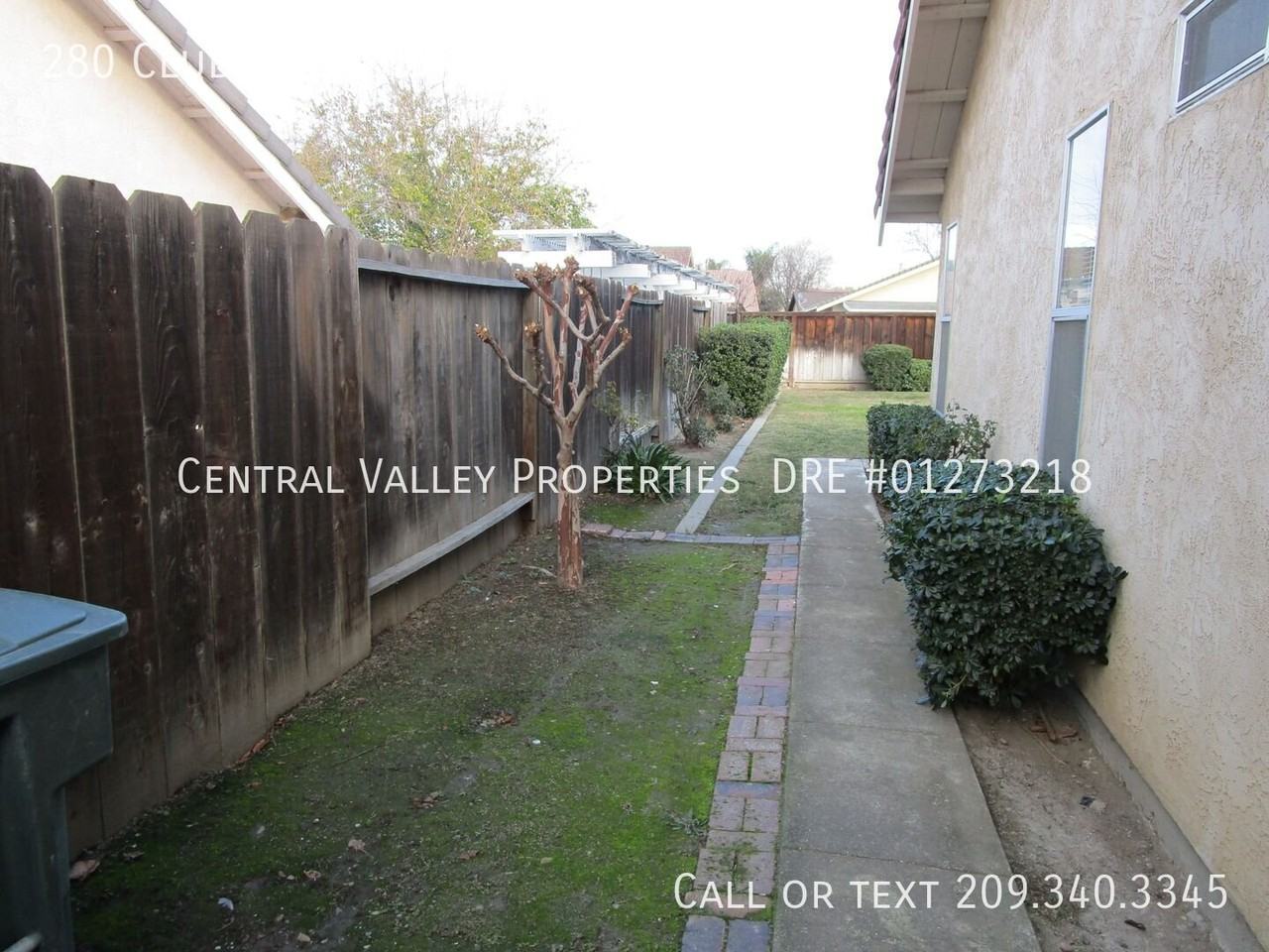 280 Club House Way - Photo 3 of 4