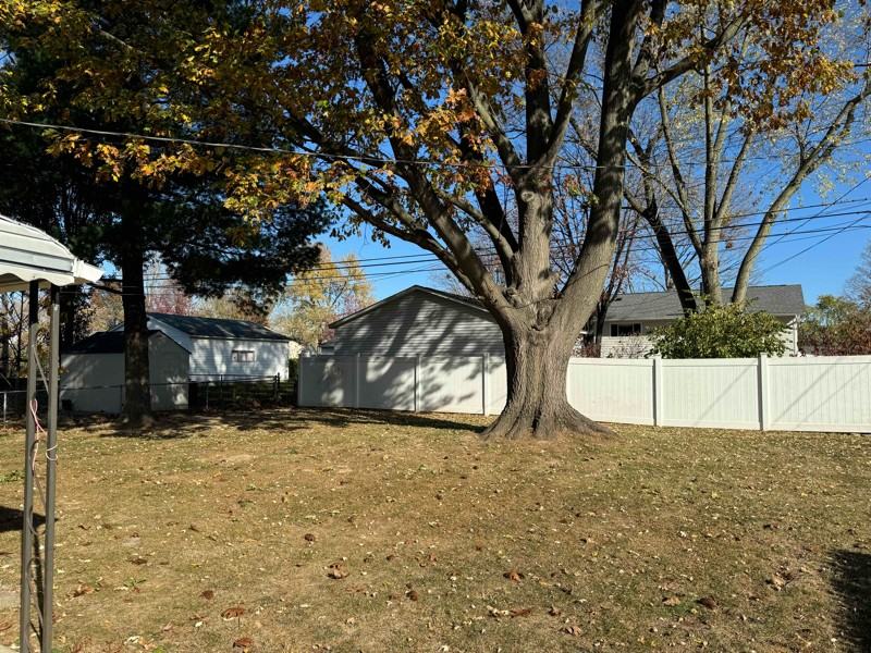 378 Amesbury Dr - Photo 2 of 5