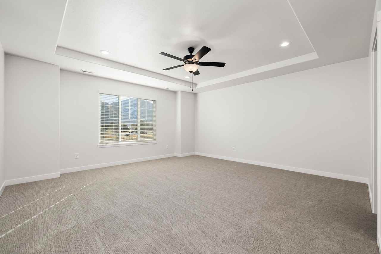 2222 Sw - Photo 3 of 20