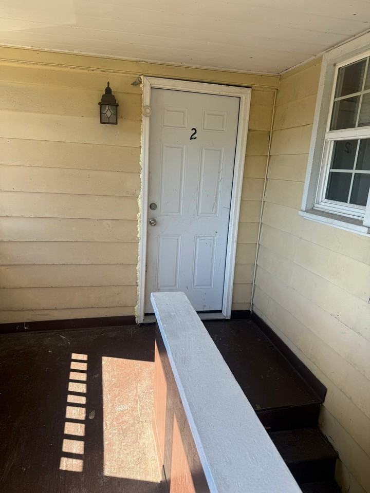 564 Dorothy Ave - Photo 2 of 11