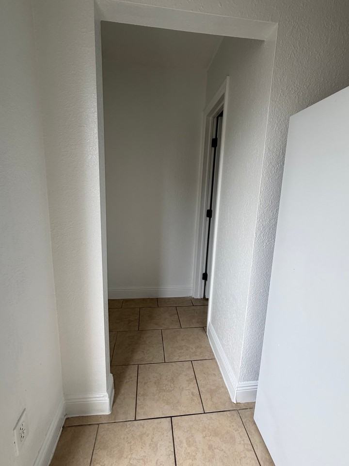 7213 N Hubert Ave - Photo 3 of 5