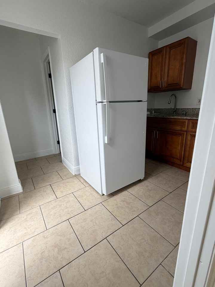 7213 N Hubert Ave - Photo 4 of 5