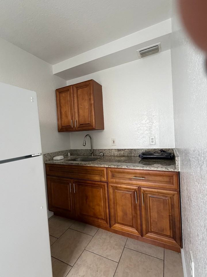 7213 N Hubert Ave - Photo 5 of 5