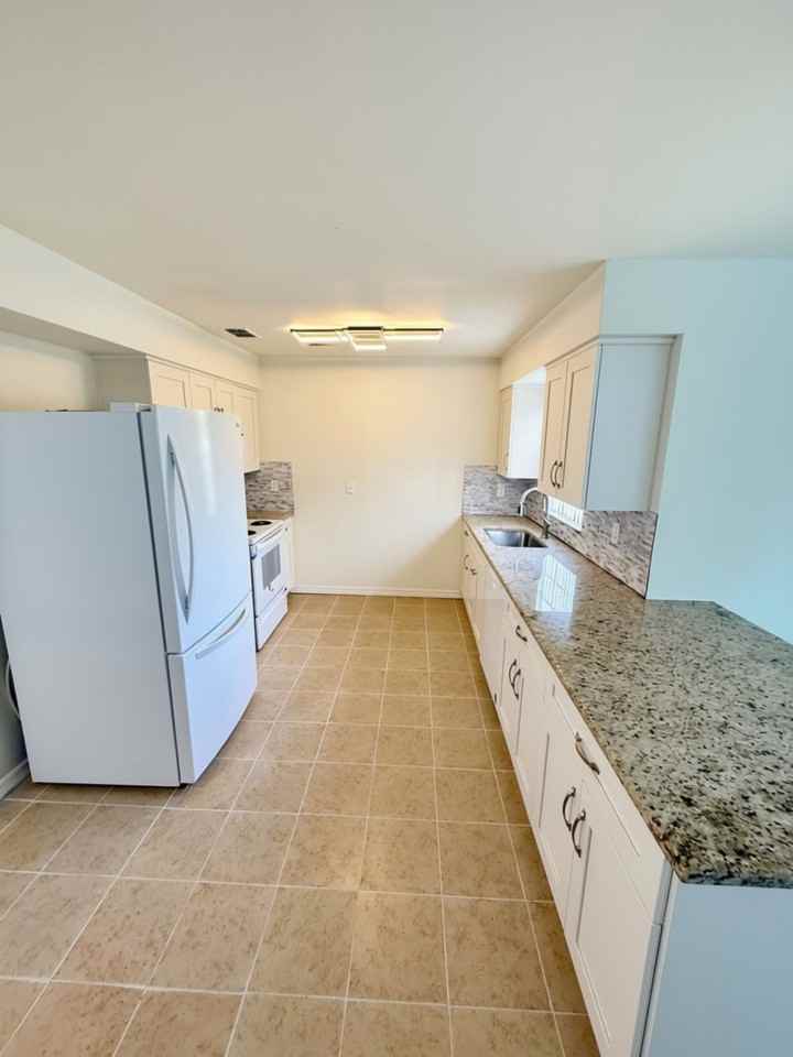 108 Burchwood Ave - Photo 5 of 17