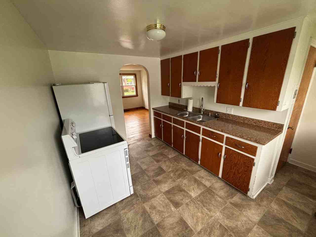552 S 15th St - Photo 2 of 8