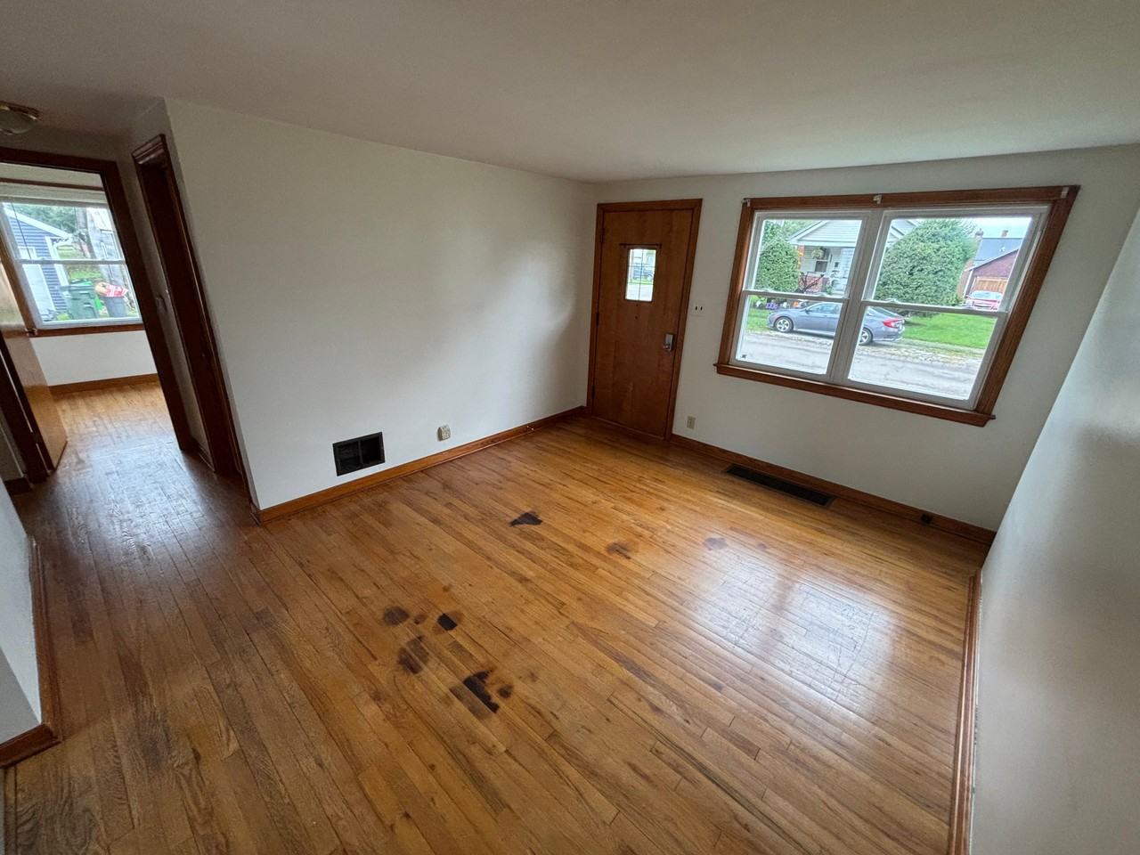 552 S 15th St - Photo 3 of 8