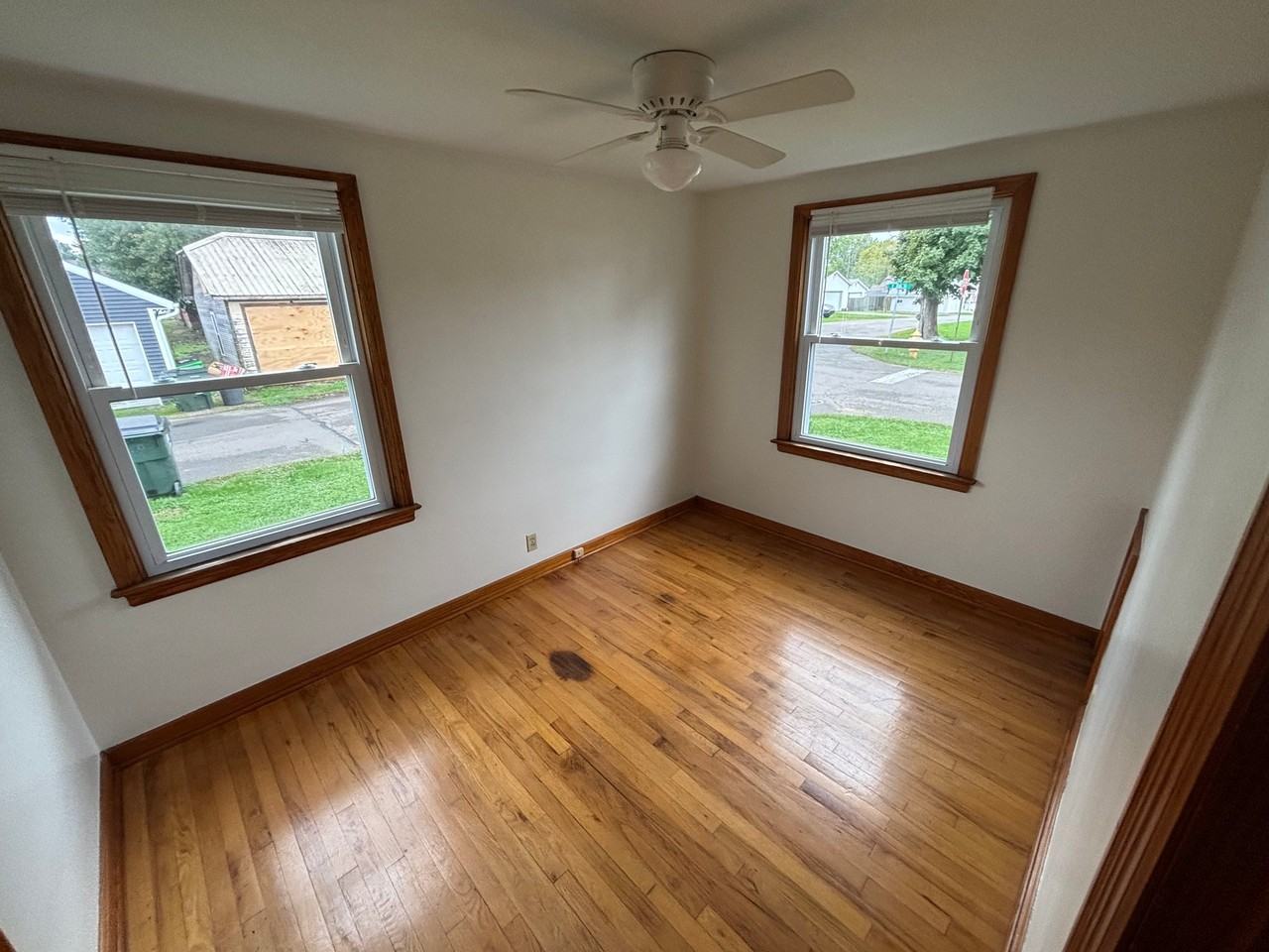 552 S 15th St - Photo 5 of 8