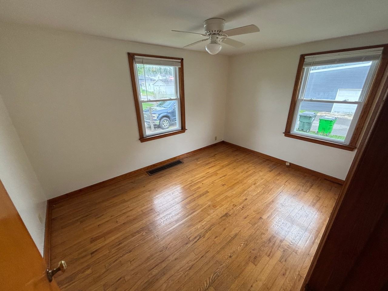 552 S 15th St - Photo 6 of 8
