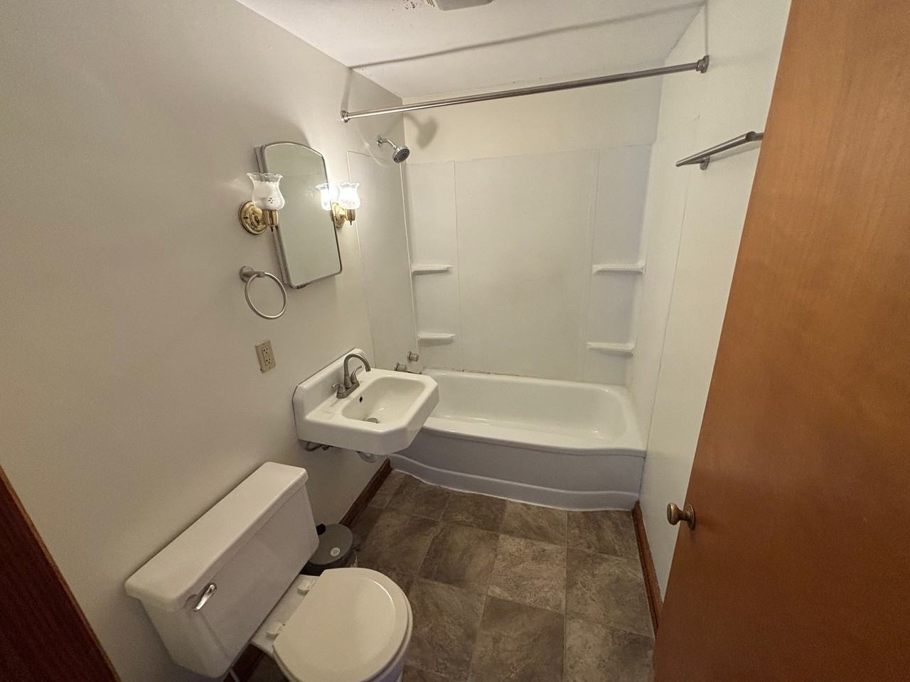 552 S 15th St - Photo 7 of 8